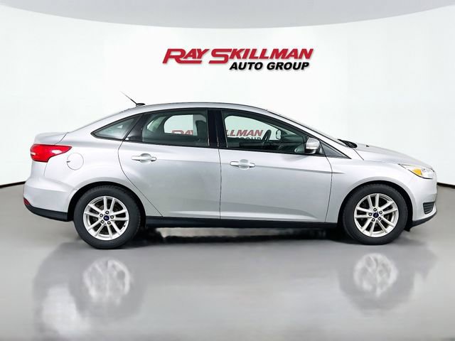 Used 2017 Ford Focus SE FWD image 5