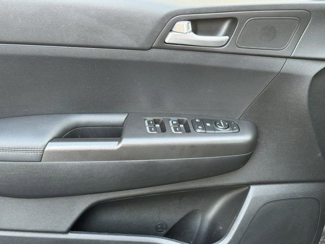 Used 2020 Kia Sportage LX image 15