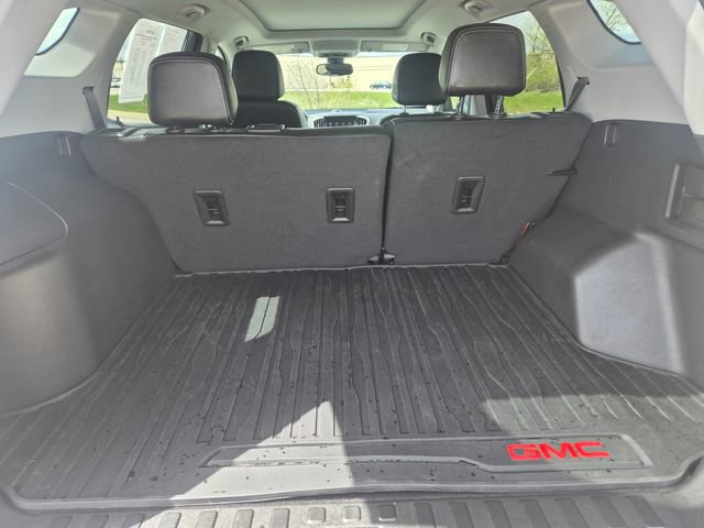 Used 2023 GMC Terrain SLT w/ Infotainment Package II FWD image 11