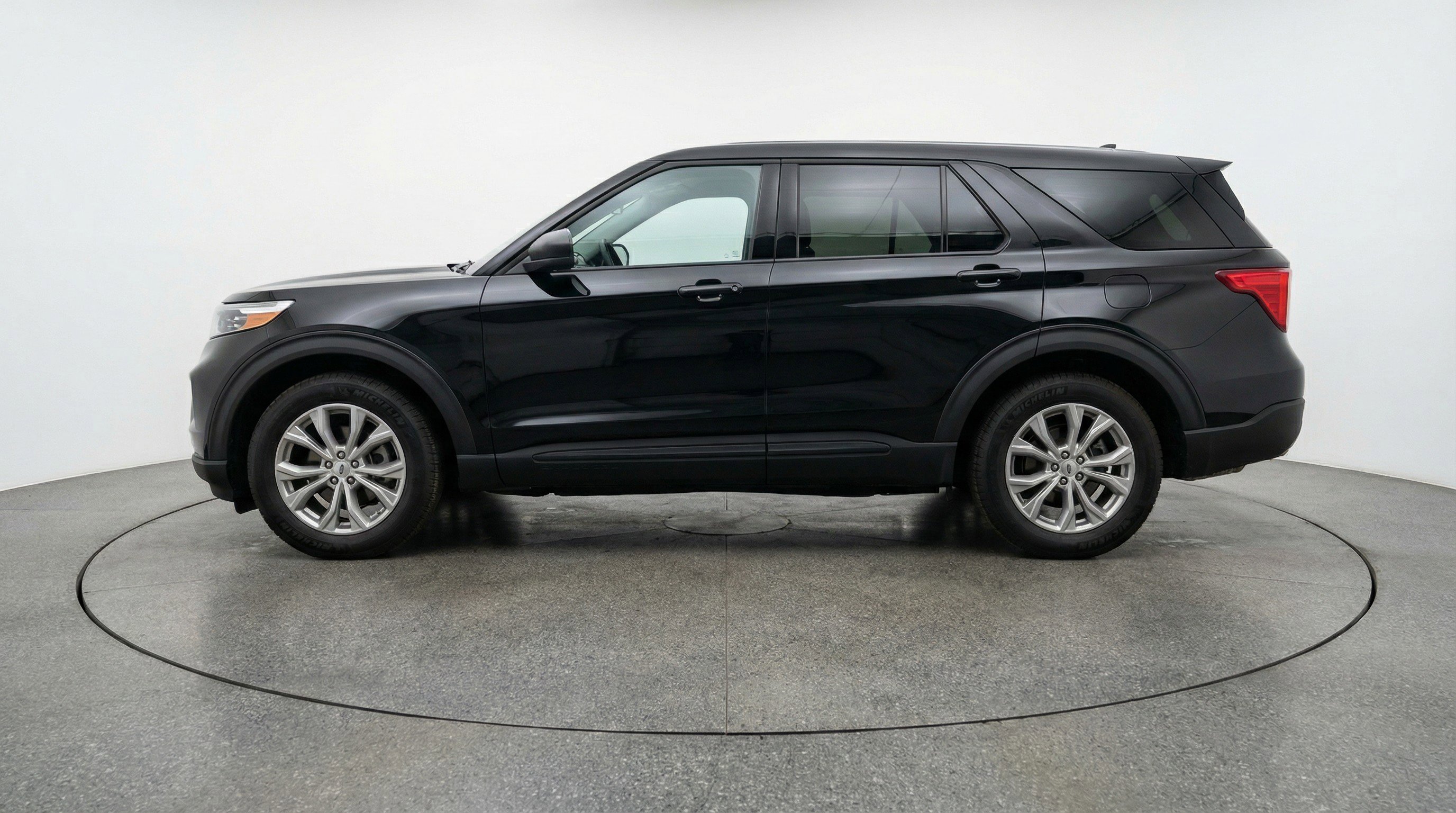 Used 2024 Ford Explorer Limited image 5