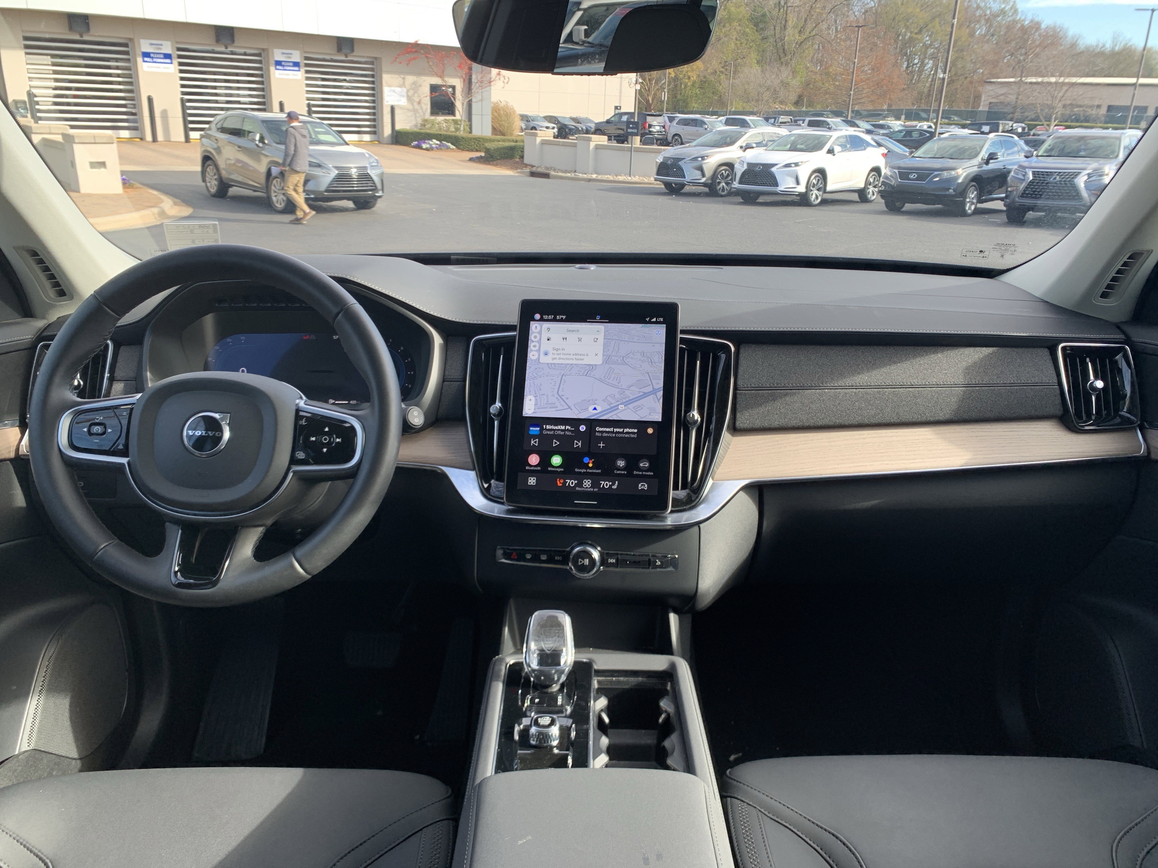 Used 2025 Volvo XC90 B6 Plus image 30