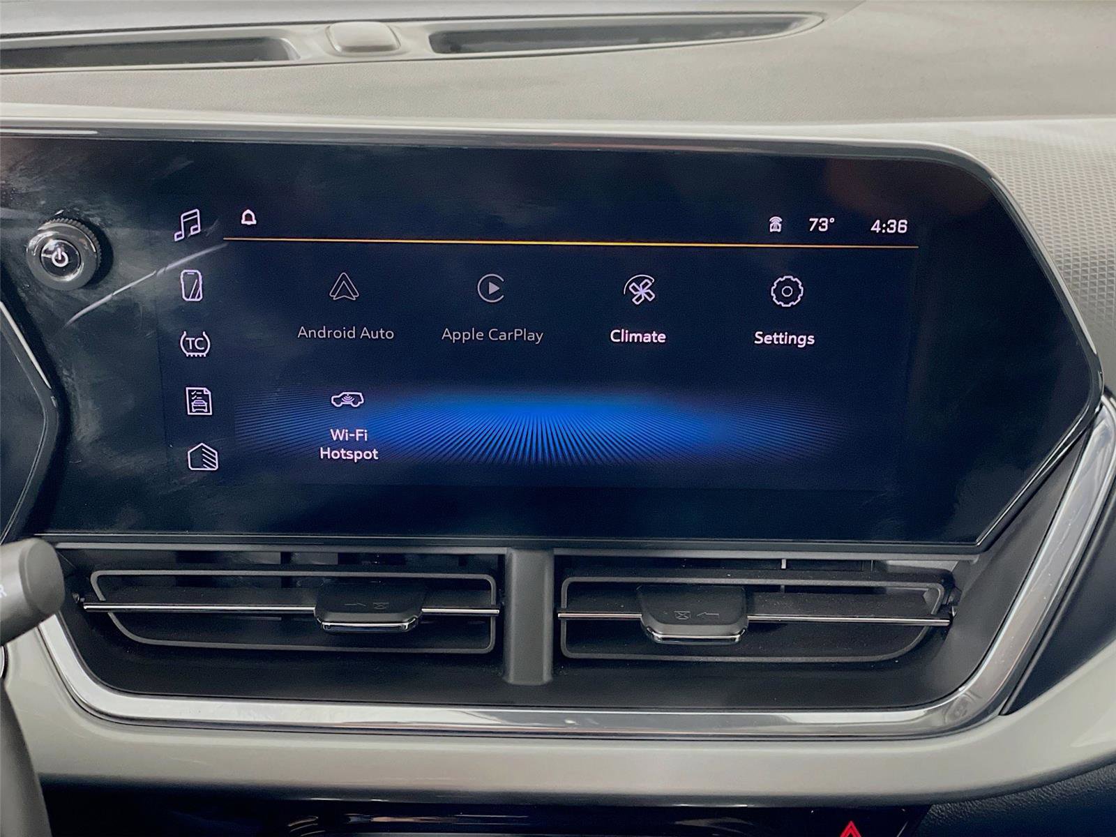 Used 2025 Chevrolet Trax LT w/ LT Convenience Package image 17