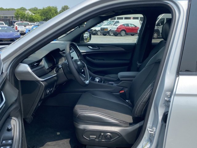 New 2025 Jeep Grand Cherokee L Altitude image 15