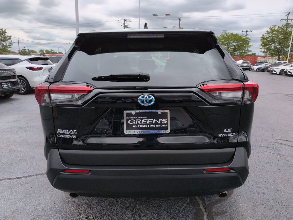 Used 2024 Toyota RAV4 LE AWD/4WD image 4