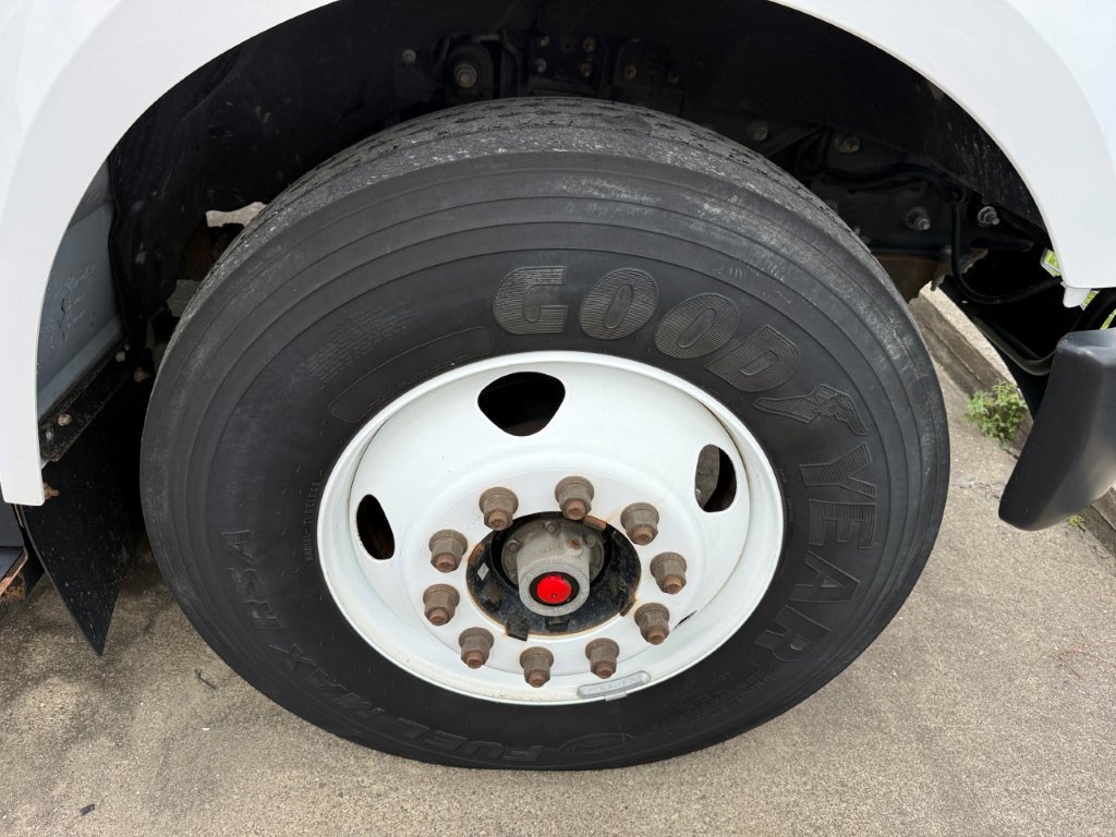 Used 2022 Ford F750 2WD Regular Cab Super Duty image 8