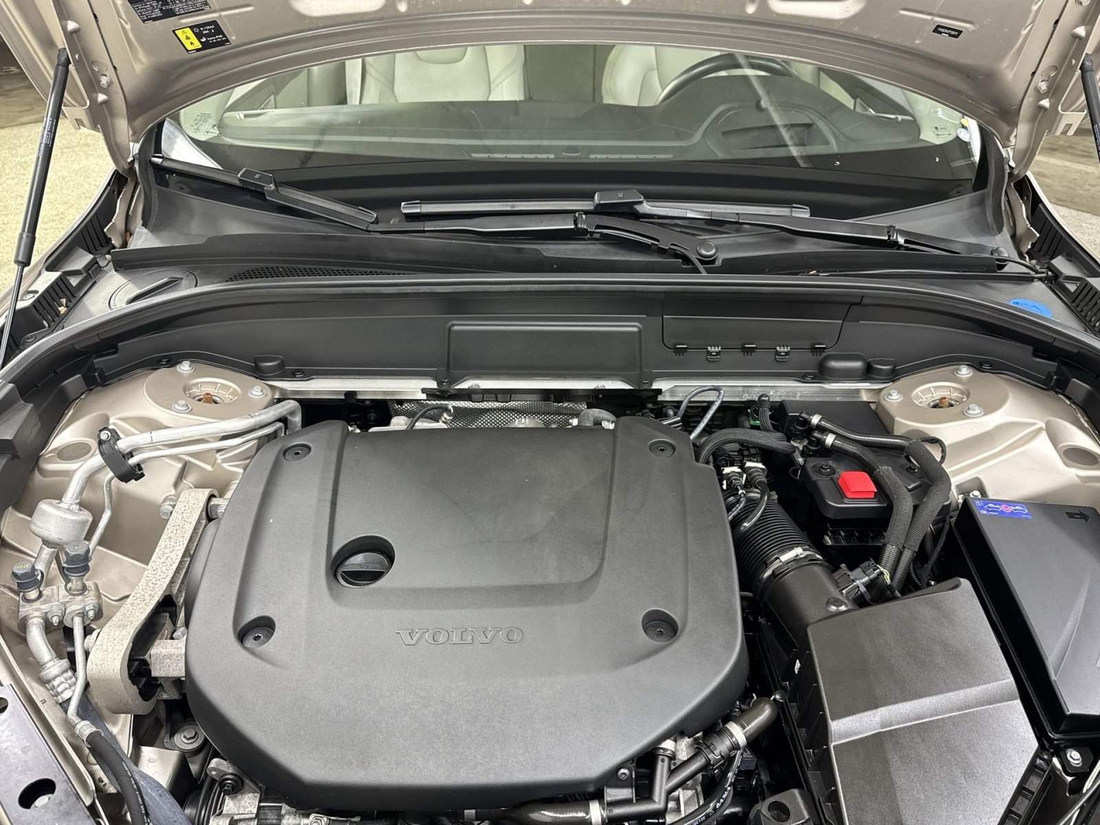 Used 2023 Volvo XC60 B6 Ultimate w/ Protection Package Premier image 33