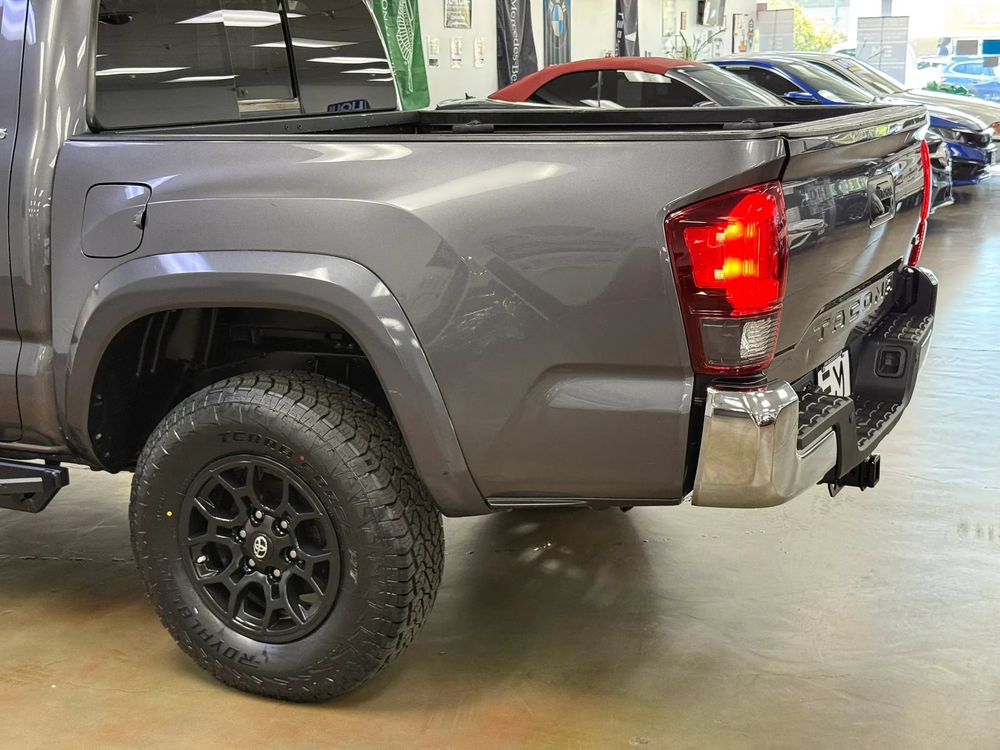 Used 2020 Toyota Tacoma SR5 RWD image 7