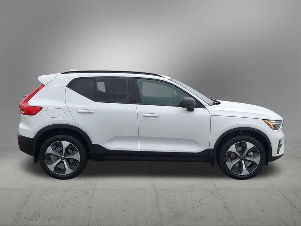 New 2026 Volvo XC40 B5 Core w/ Protection Package Premier AWD/4WD image 7
