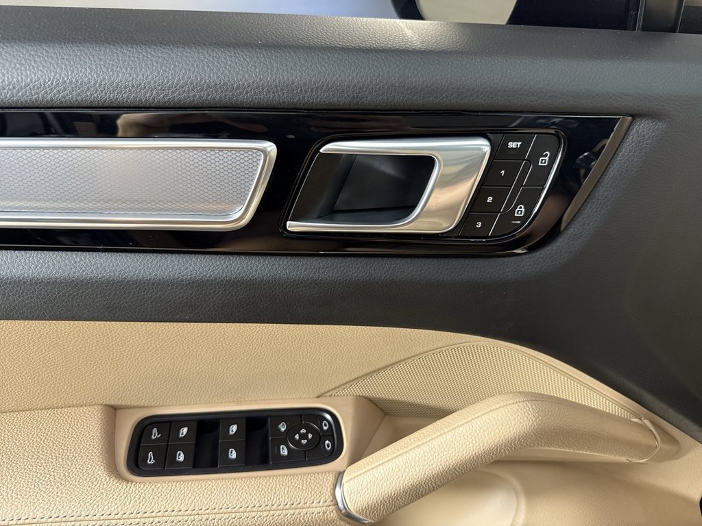 Certified 2023 Porsche Cayenne S Platinum w/ Premium Package Plus AWD/4WD image 34