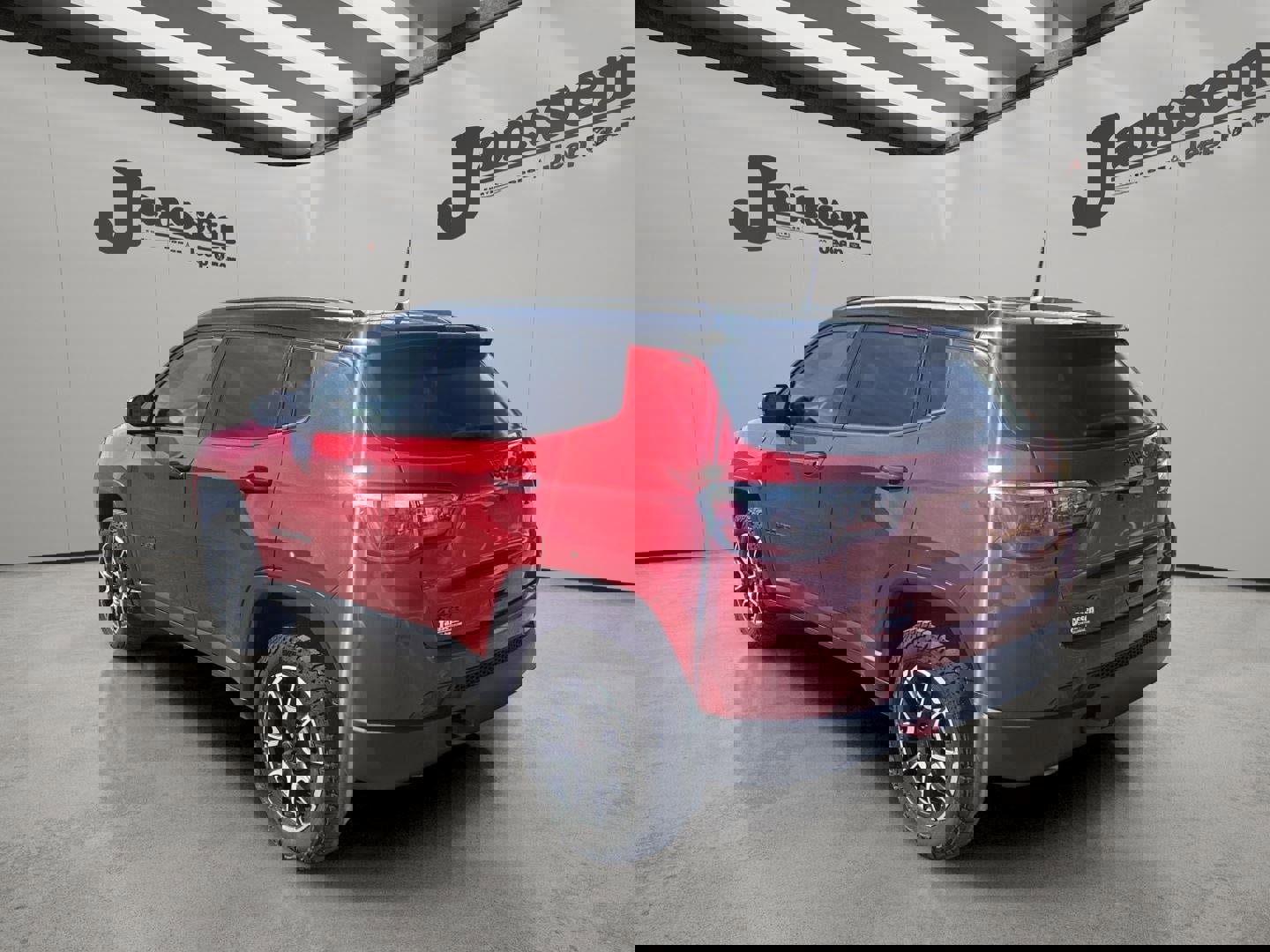 Used 2025 Jeep Compass Trailhawk image 2