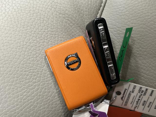 Used 2024 Volvo XC90 B6 Plus w/ Protection Package Premier image 27