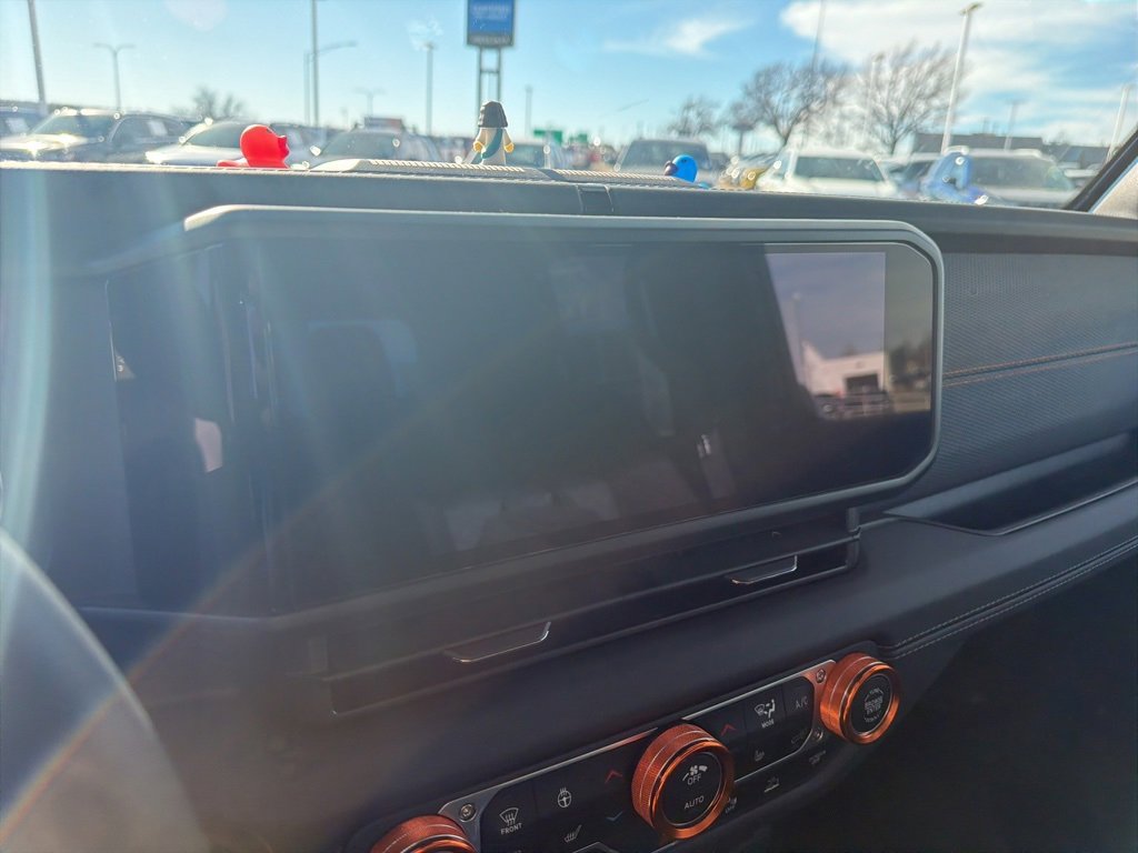 Used 2025 Jeep Gladiator Mojave w/ Safety Group image 17