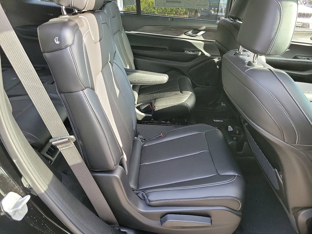 Used 2025 Jeep Grand Cherokee L Limited w/ Luxury Tech Group II image 14