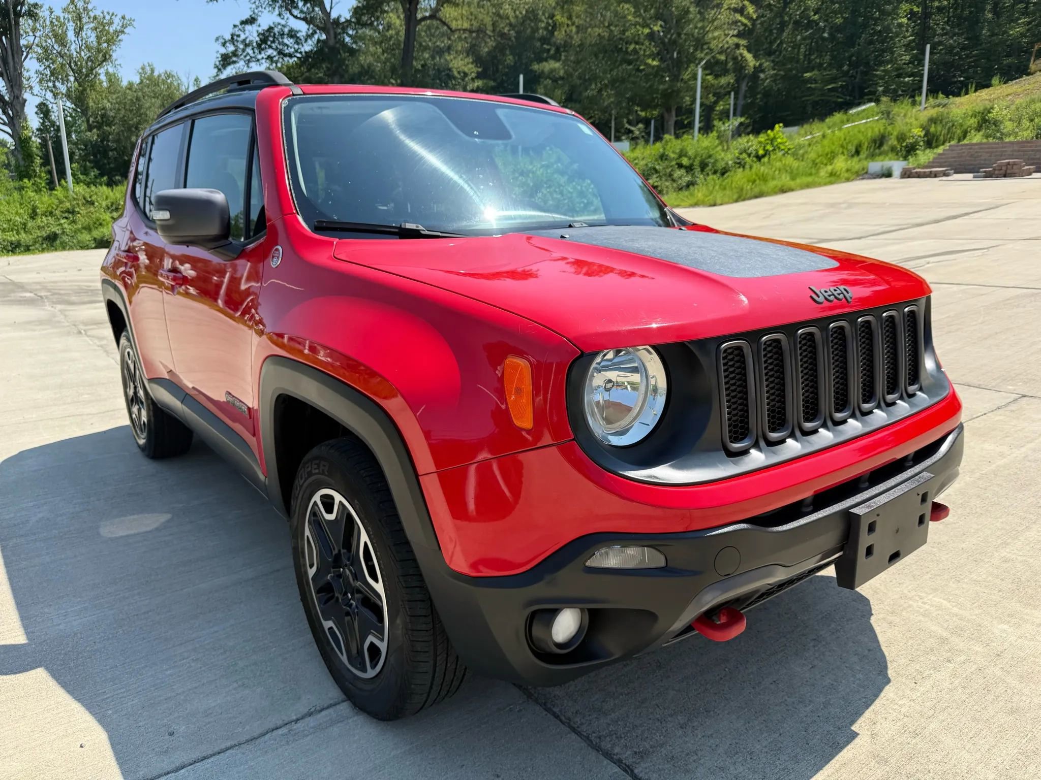 Used 2016 Jeep Renegade Trailhawk image 3