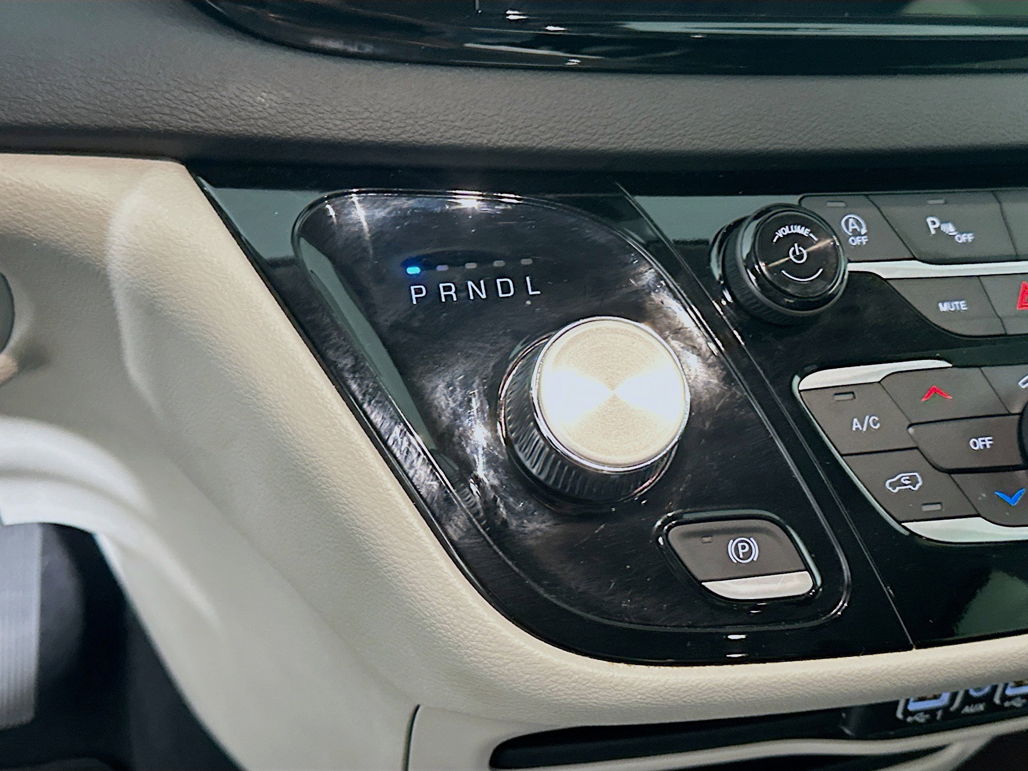 Used 2024 Chrysler Pacifica Touring-L image 24