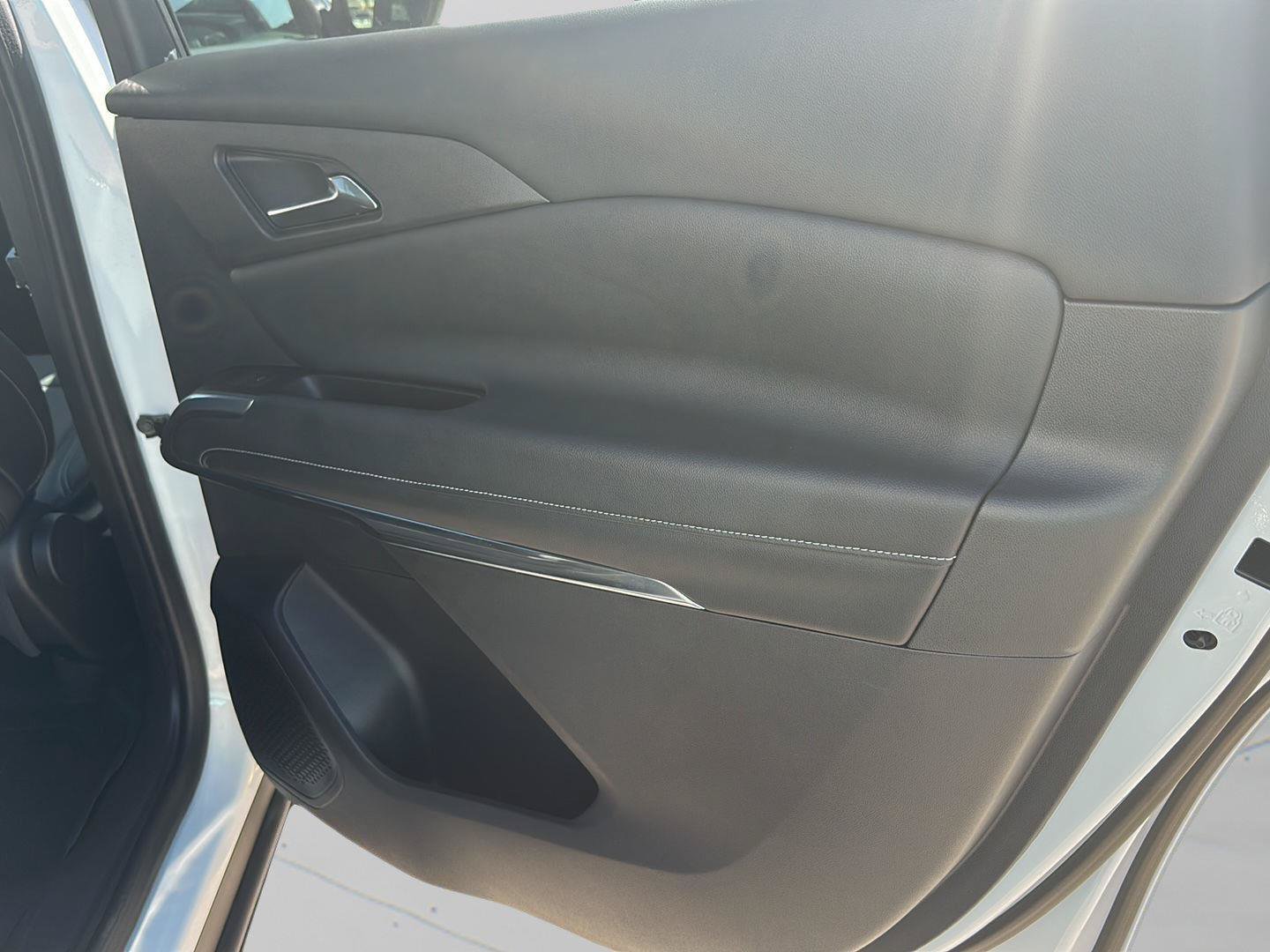 Used 2025 Chevrolet Traverse LT w/ LPO, Floor Liner Package FWD image 24