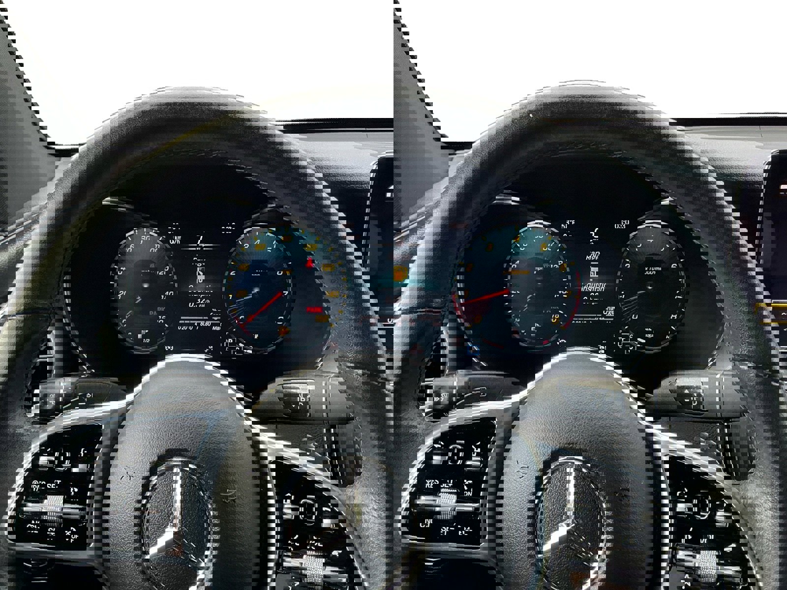 Used 2023 Mercedes-Benz GLC 300 4MATIC Coupe image 11