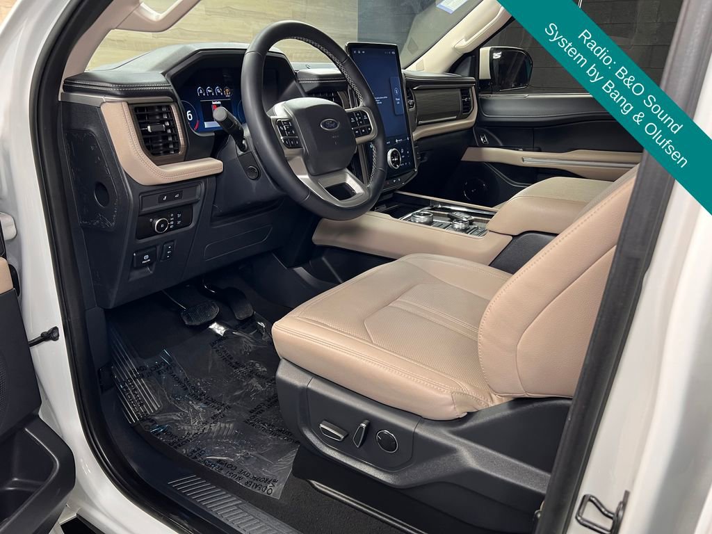 Used 2024 Ford Expedition Limited AWD/4WD image 3