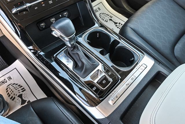 Used 2023 Kia Carnival EX image 21