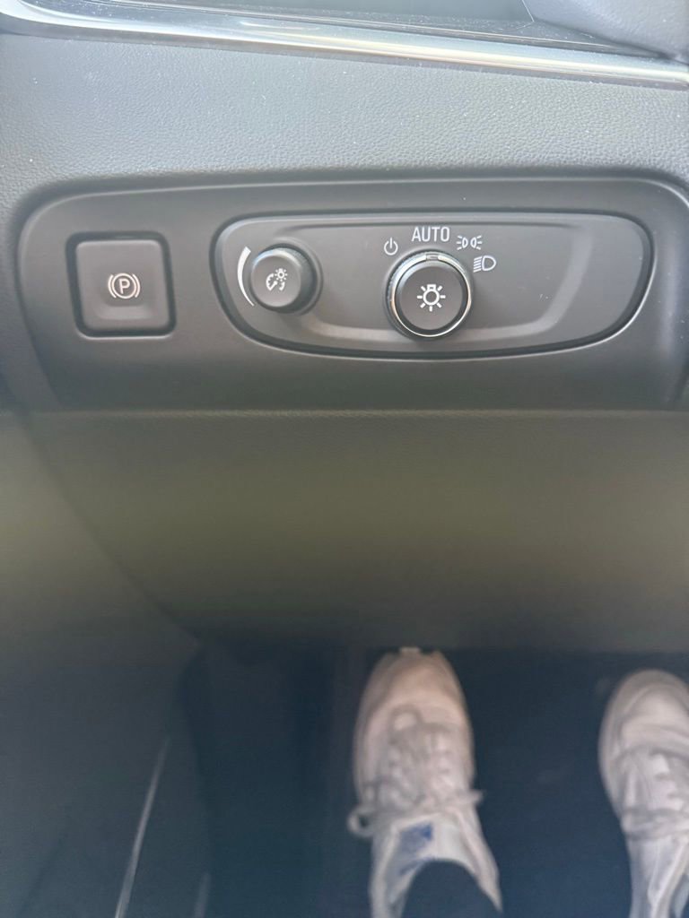 Used 2018 Buick Enclave Premium w/ Experience Buick Package FWD image 28