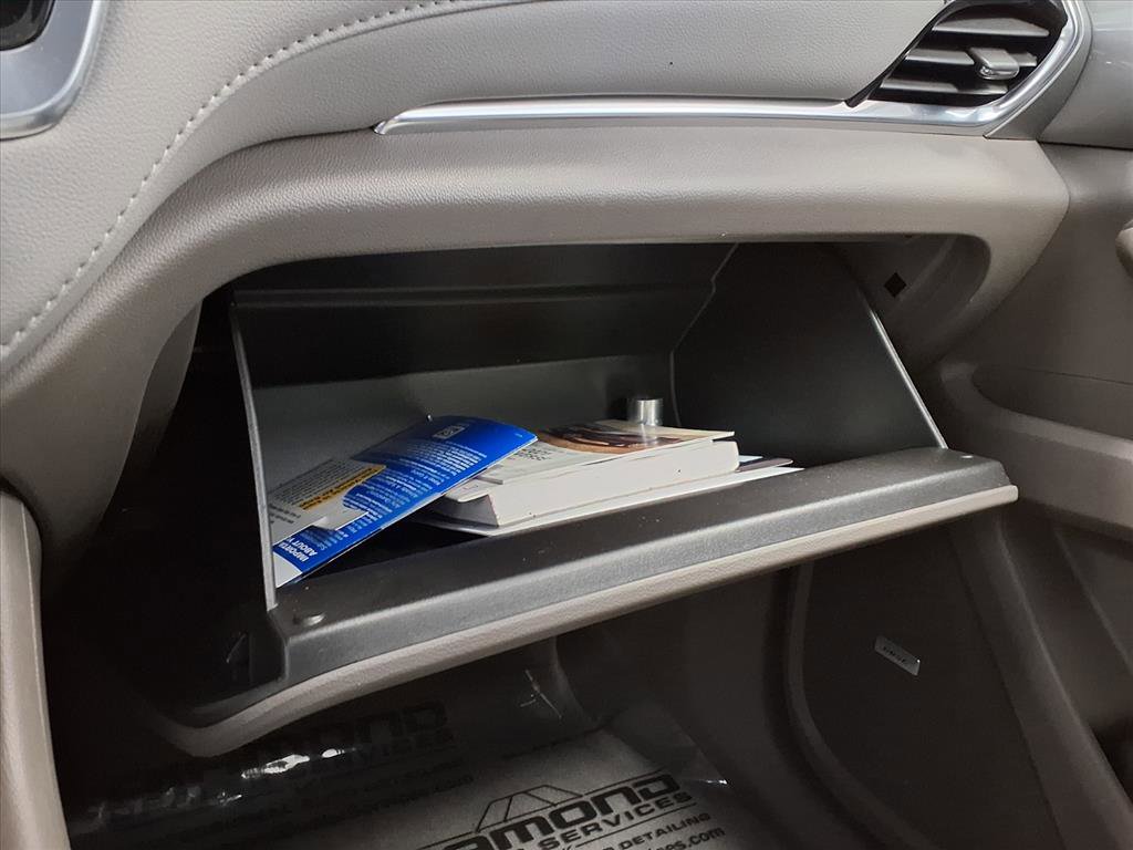 Used 2021 Chevrolet Traverse LT w/ LT Premium Package image 32