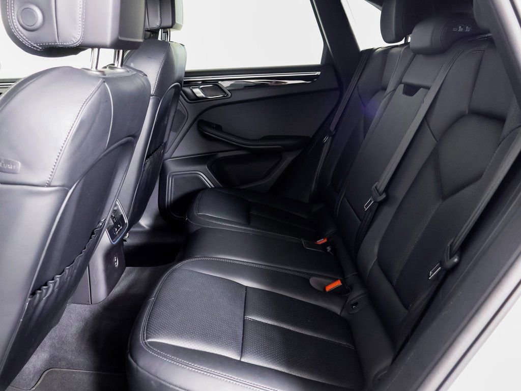 Used 2025 Porsche Macan image 9