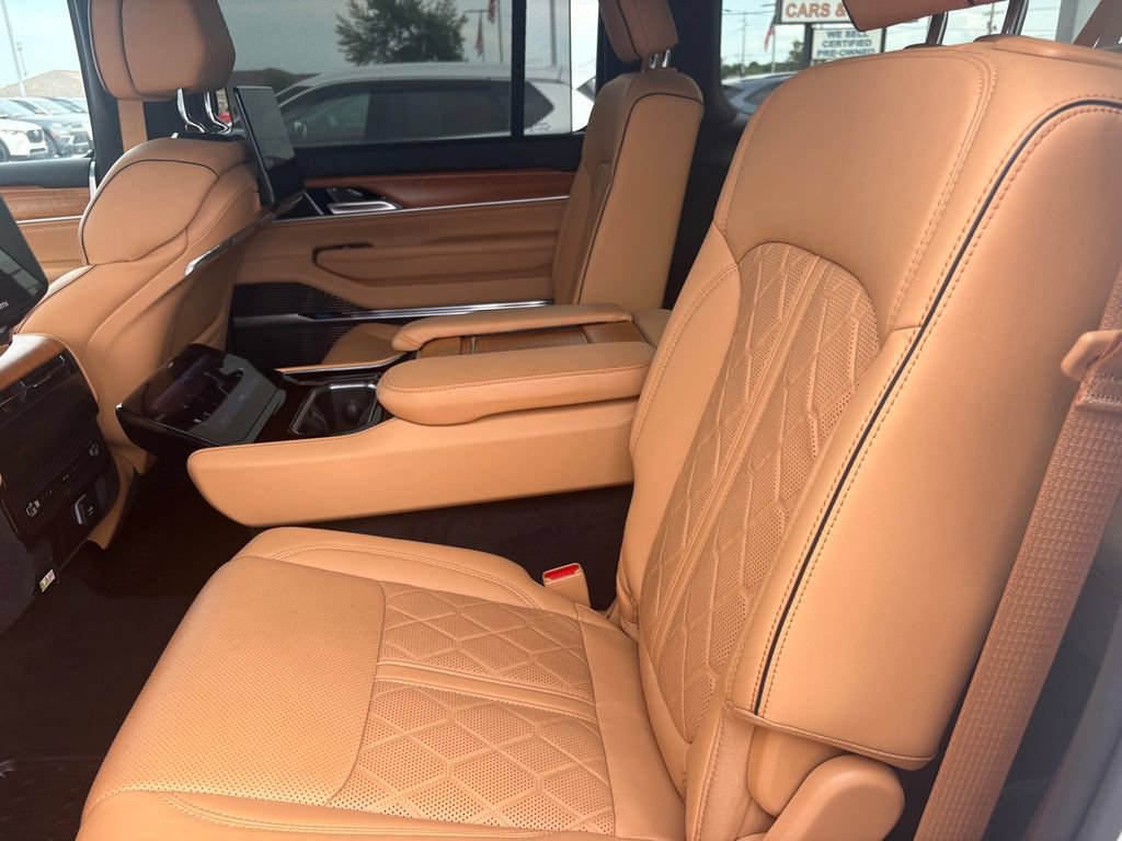 Used 2025 Jeep Grand Wagoneer L Series III w/ Rear Seat Video Group 1 AWD/4WD image 21