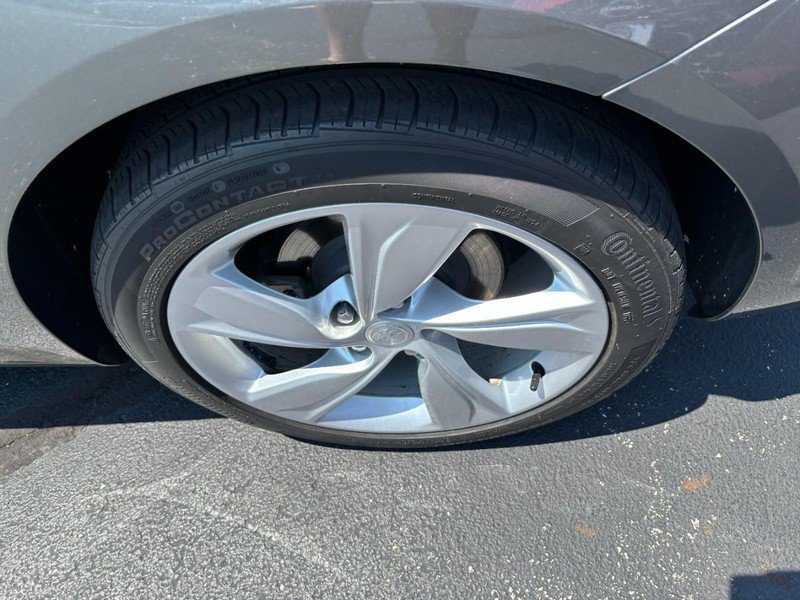 Used 2018 Buick Regal Preferred w/ Sights and Sounds Package FWD image 8