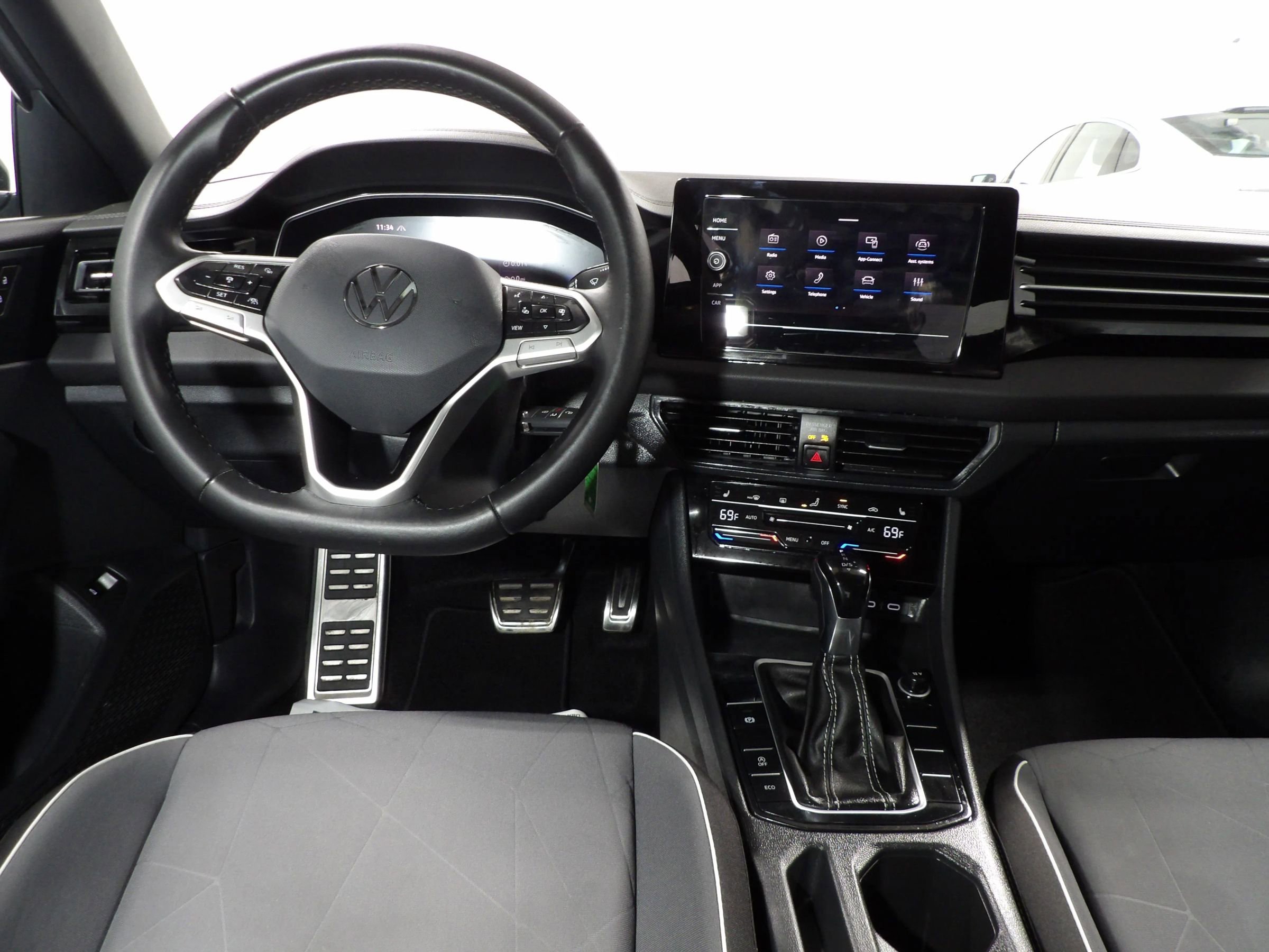 Used 2025 Volkswagen Jetta Sport image 12