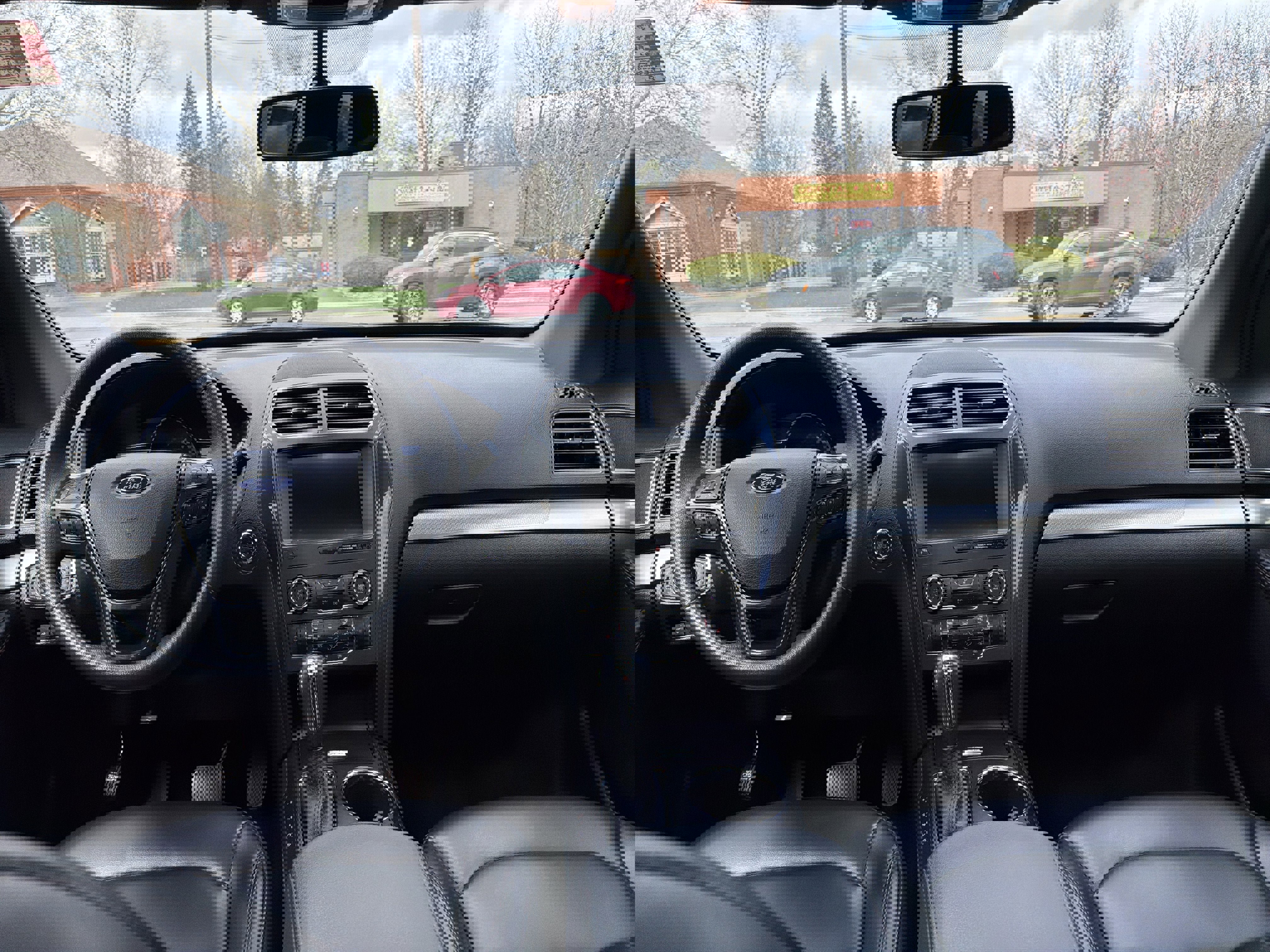 Used 2019 Ford Explorer XLT w/ Equipment Group 202A AWD/4WD image 10