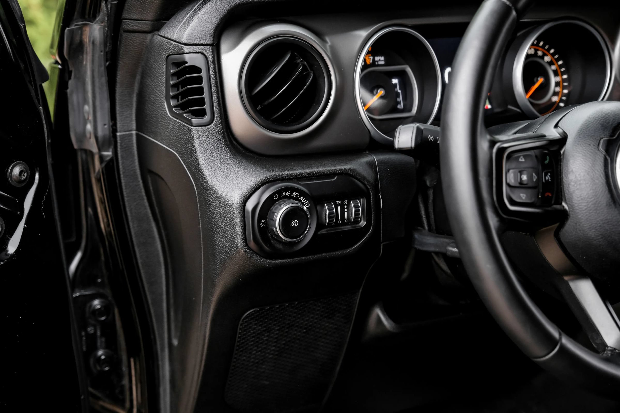 Used 2018 Jeep Wrangler Unlimited Sport S AWD/4WD image 25