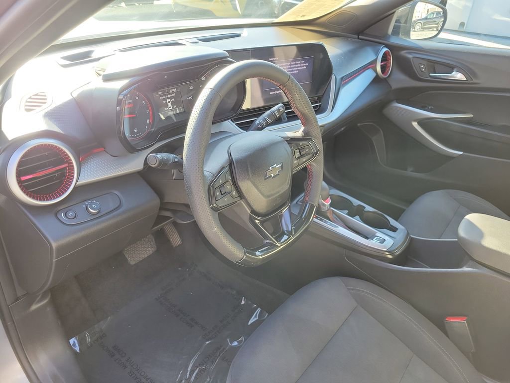 Used 2024 Chevrolet Trax RS w/ Sunroof Package image 16