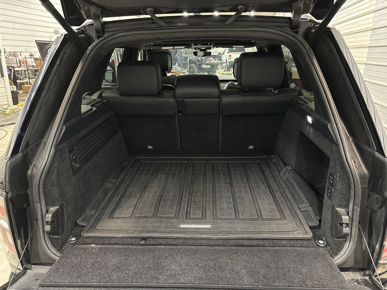 Used 2018 Land Rover Range Rover Autobiography image 36