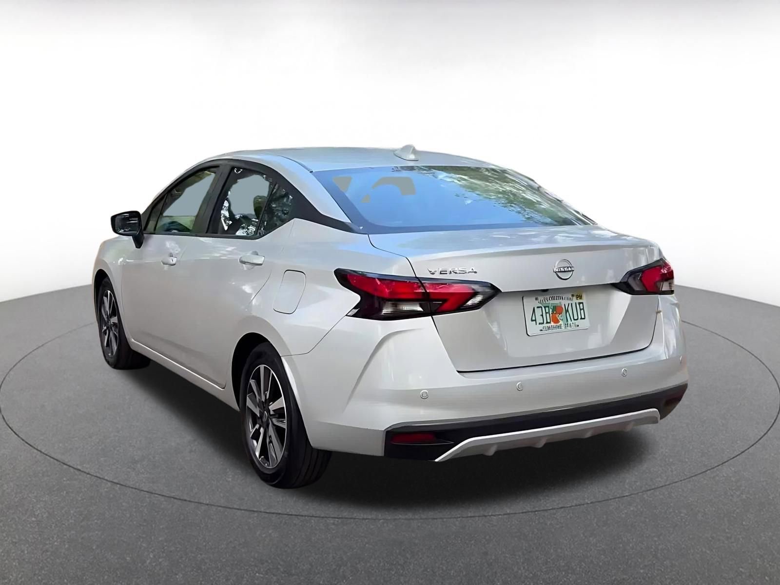 Used 2025 Nissan Versa SV FWD image 11