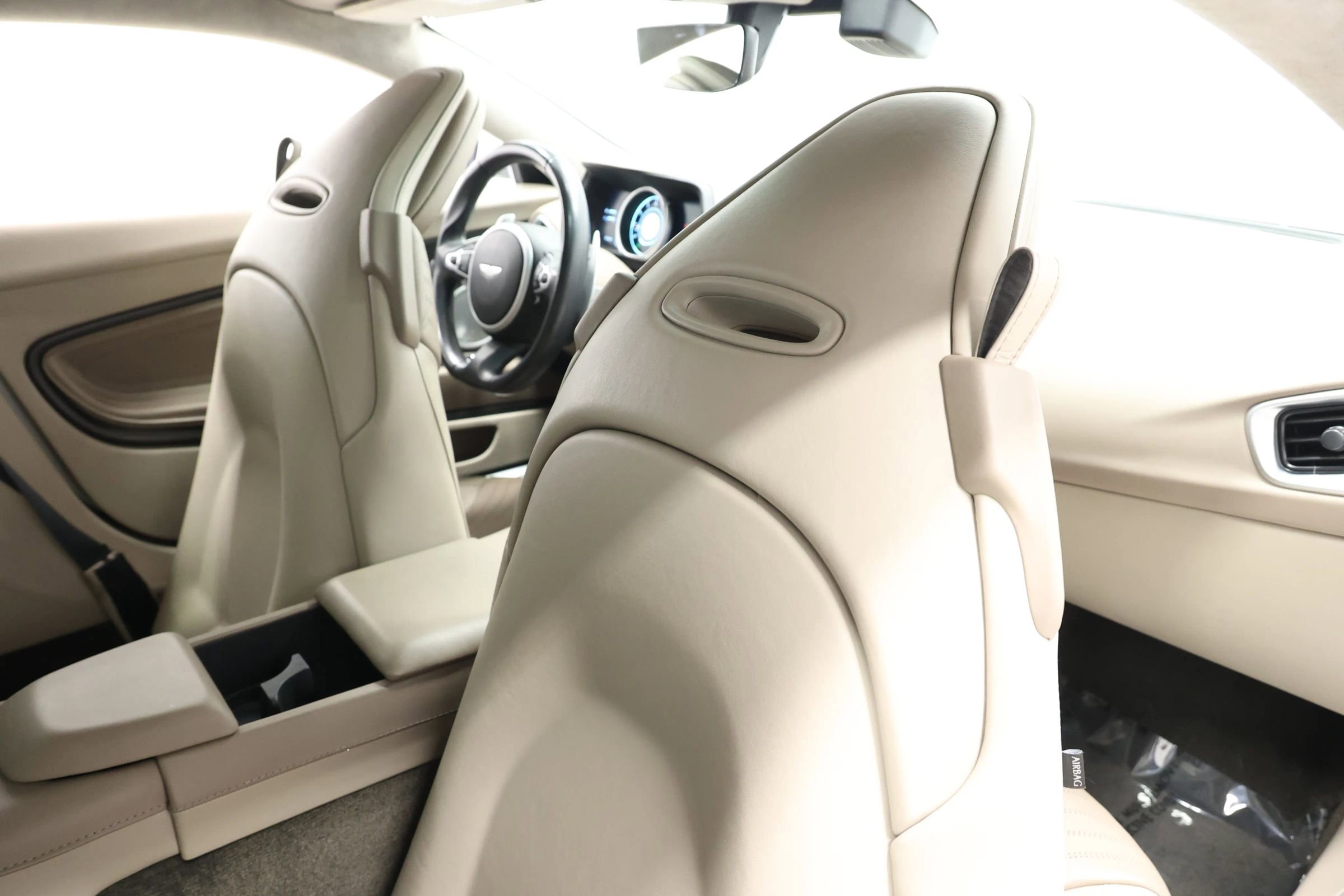 Used 2018 Aston Martin DB11 Coupe image 60