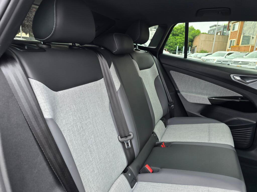 Used 2023 Volkswagen ID.4 Pro RWD image 14