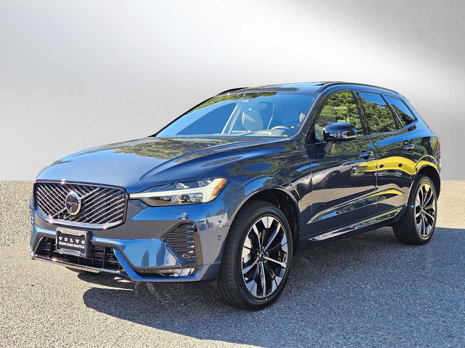 New 2026 Volvo XC60 B5 Plus w/ Protection Package Premier image 3