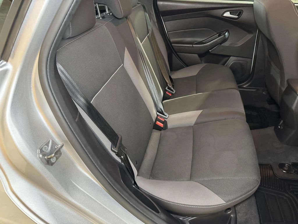 Used 2013 Ford Focus SE w/ SE Winter Pkg FWD image 23