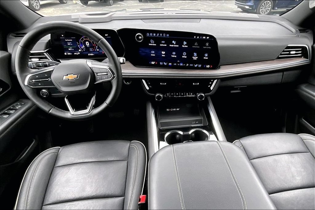 Used 2025 Chevrolet Suburban Premier AWD/4WD image 20