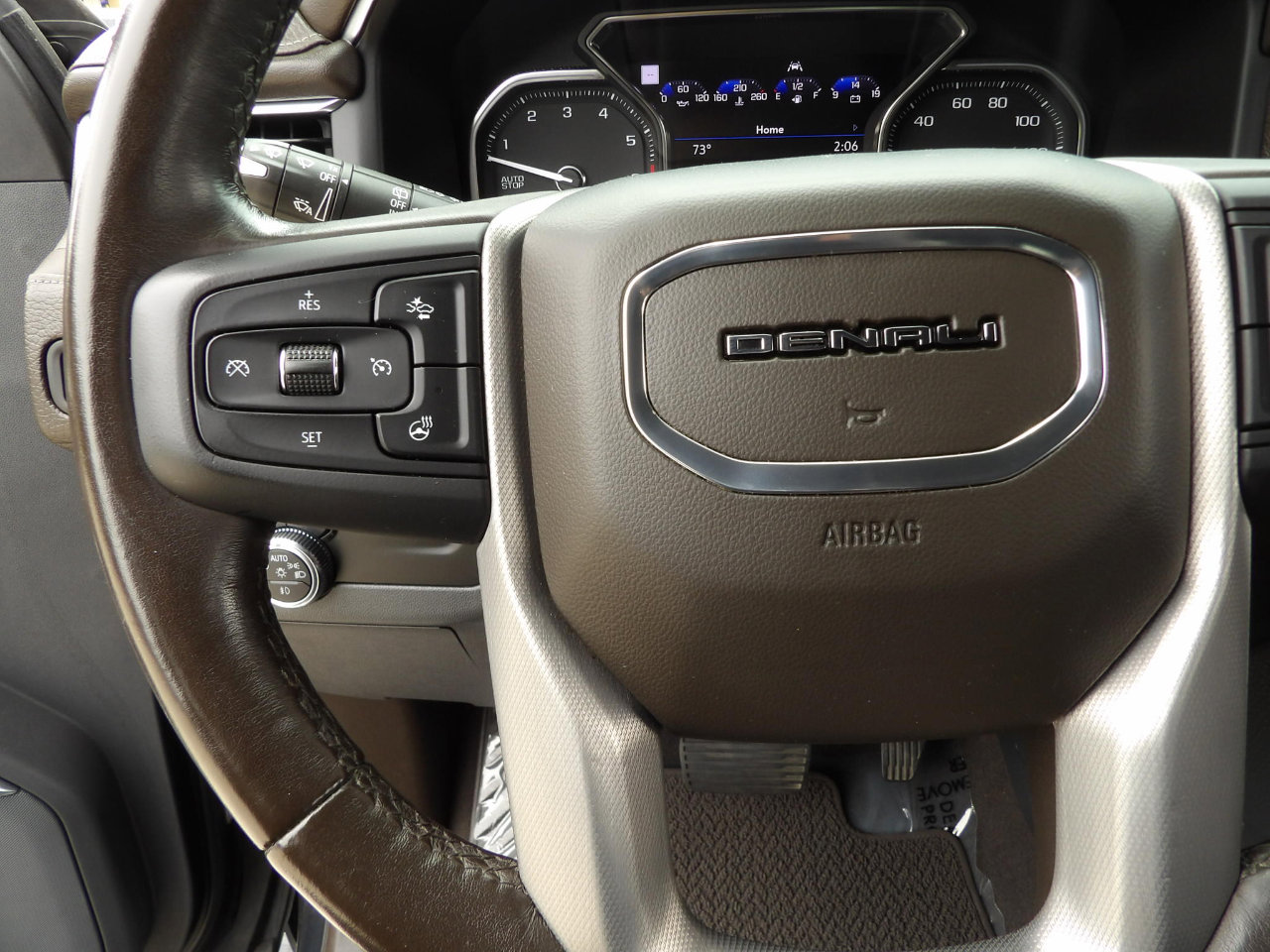 Used 2021 GMC Yukon Denali w/ Denali Premium Package image 28