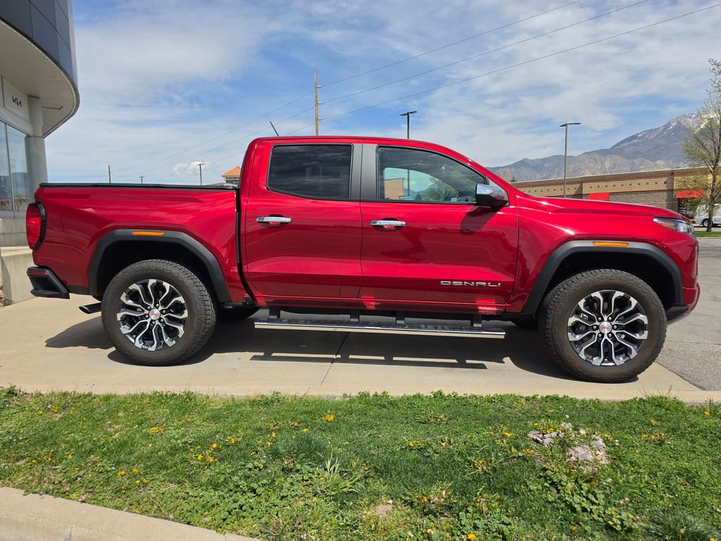 Used 2025 GMC Canyon Denali image 4