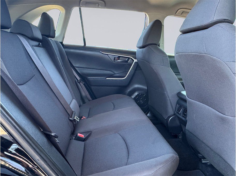 Used 2019 Toyota RAV4 LE w/ Carpet Mat Package AWD/4WD image 24
