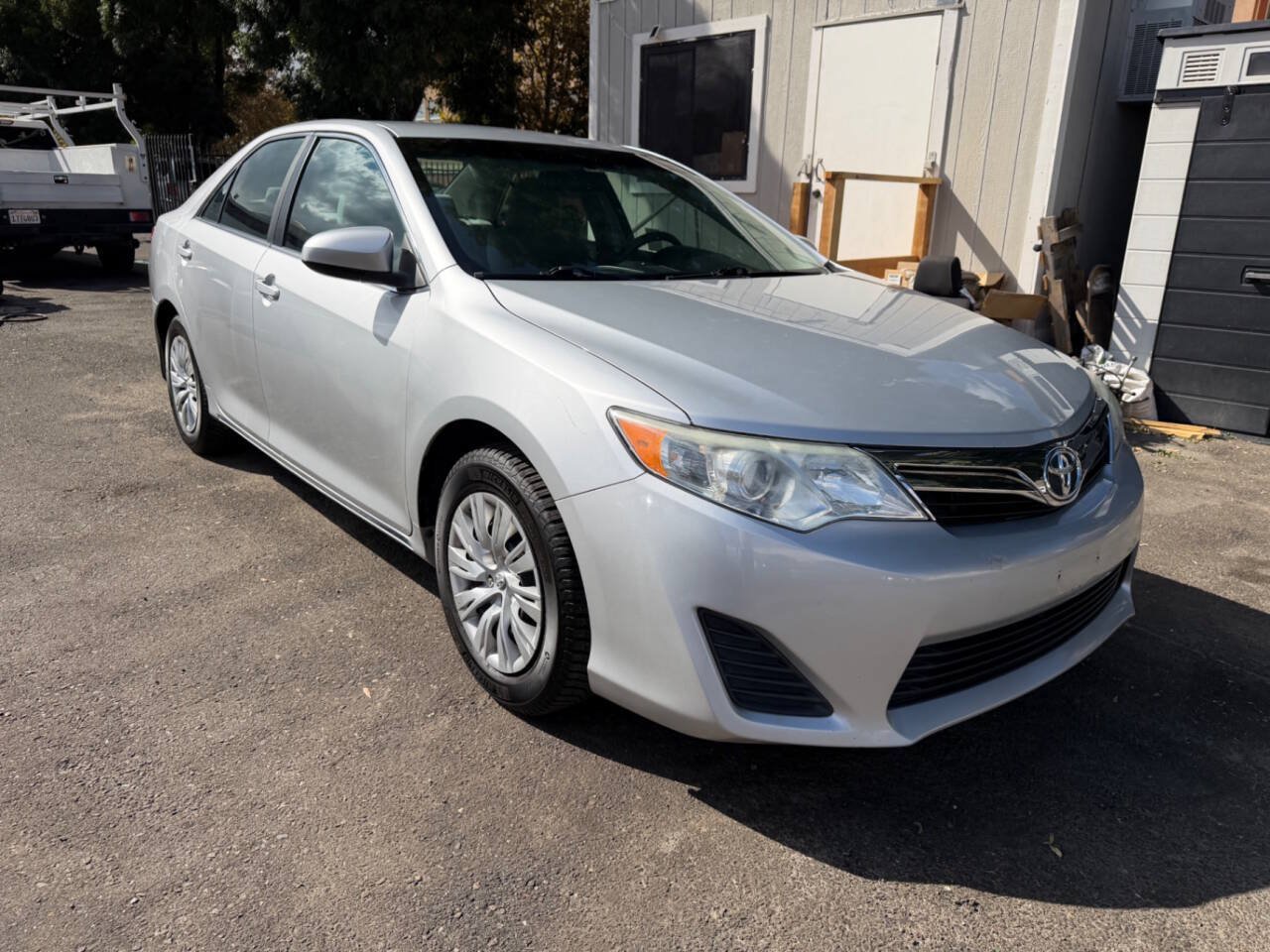 Used 2012 Toyota Camry LE FWD image 3