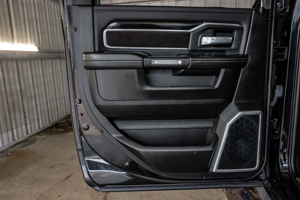 Used 2019 RAM 2500 Laramie w/ Black Appearance Package AWD/4WD image 46