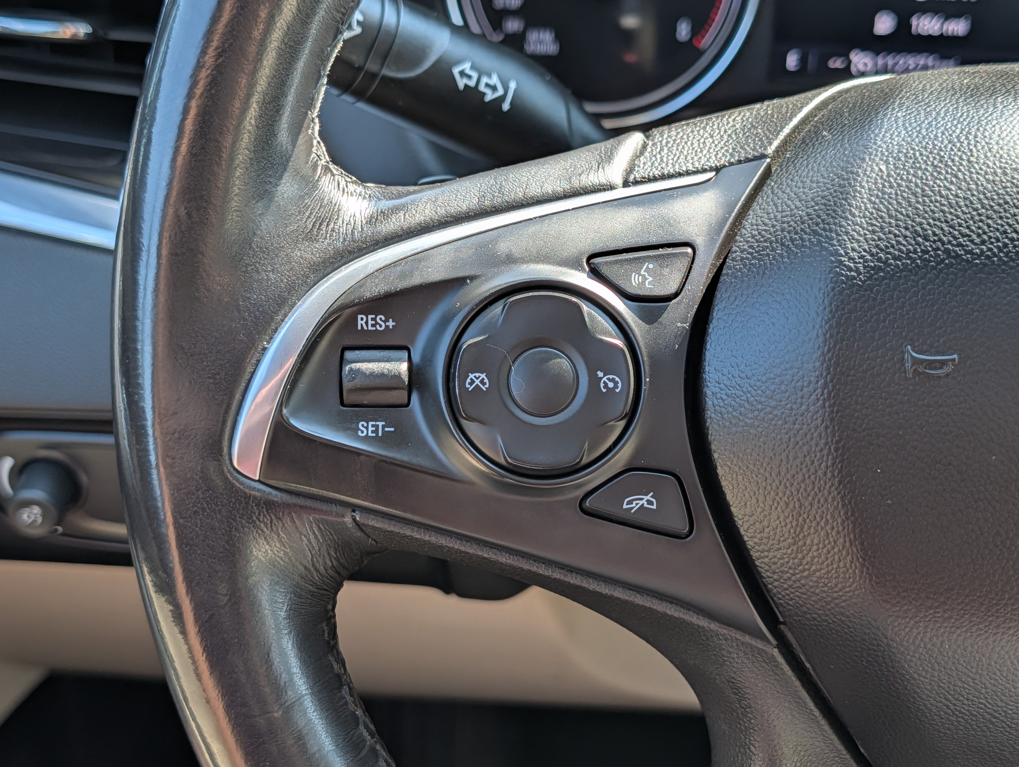 Used 2020 Buick Enclave Essence FWD image 31