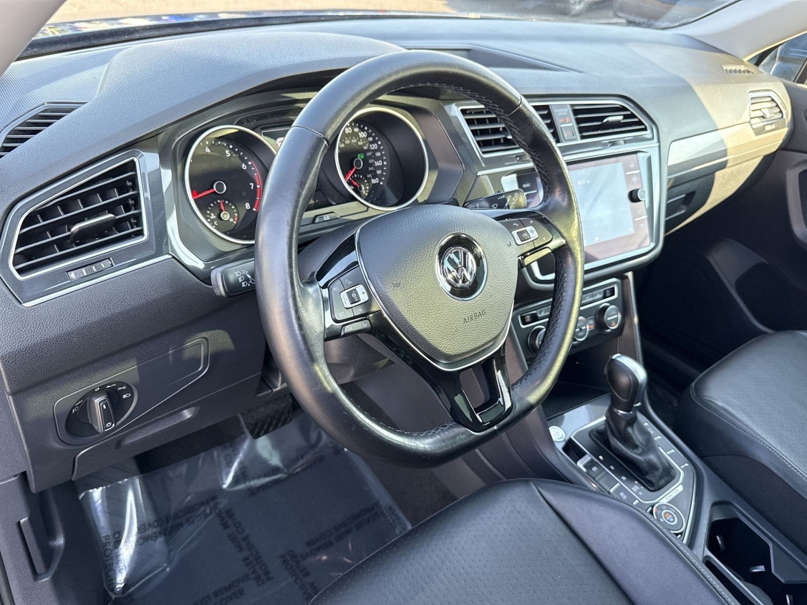 Used 2018 Volkswagen Tiguan SEL AWD/4WD image 15