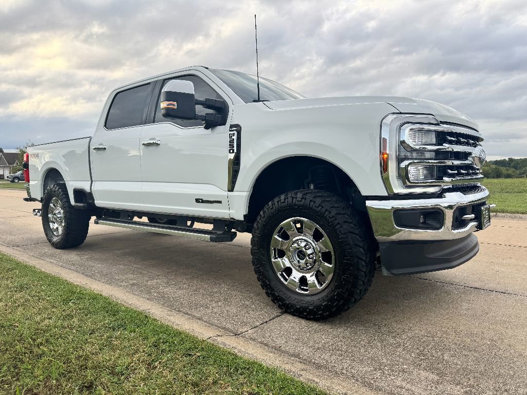 Used 2024 Ford F250 Lariat w/ Chrome Package image 3
