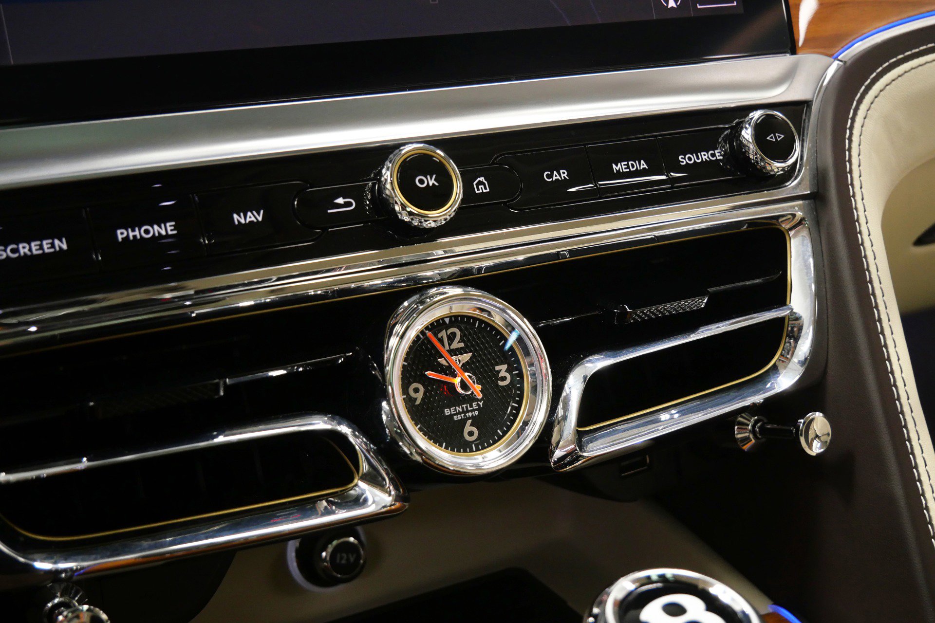 Used 2022 Bentley Flying Spur Plug-In Hybrid image 26