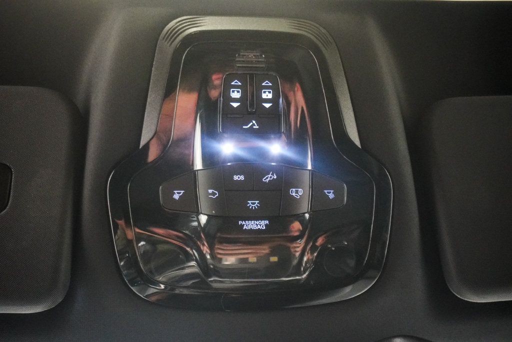 Used 2023 Alfa Romeo Stelvio Ti AWD/4WD image 28