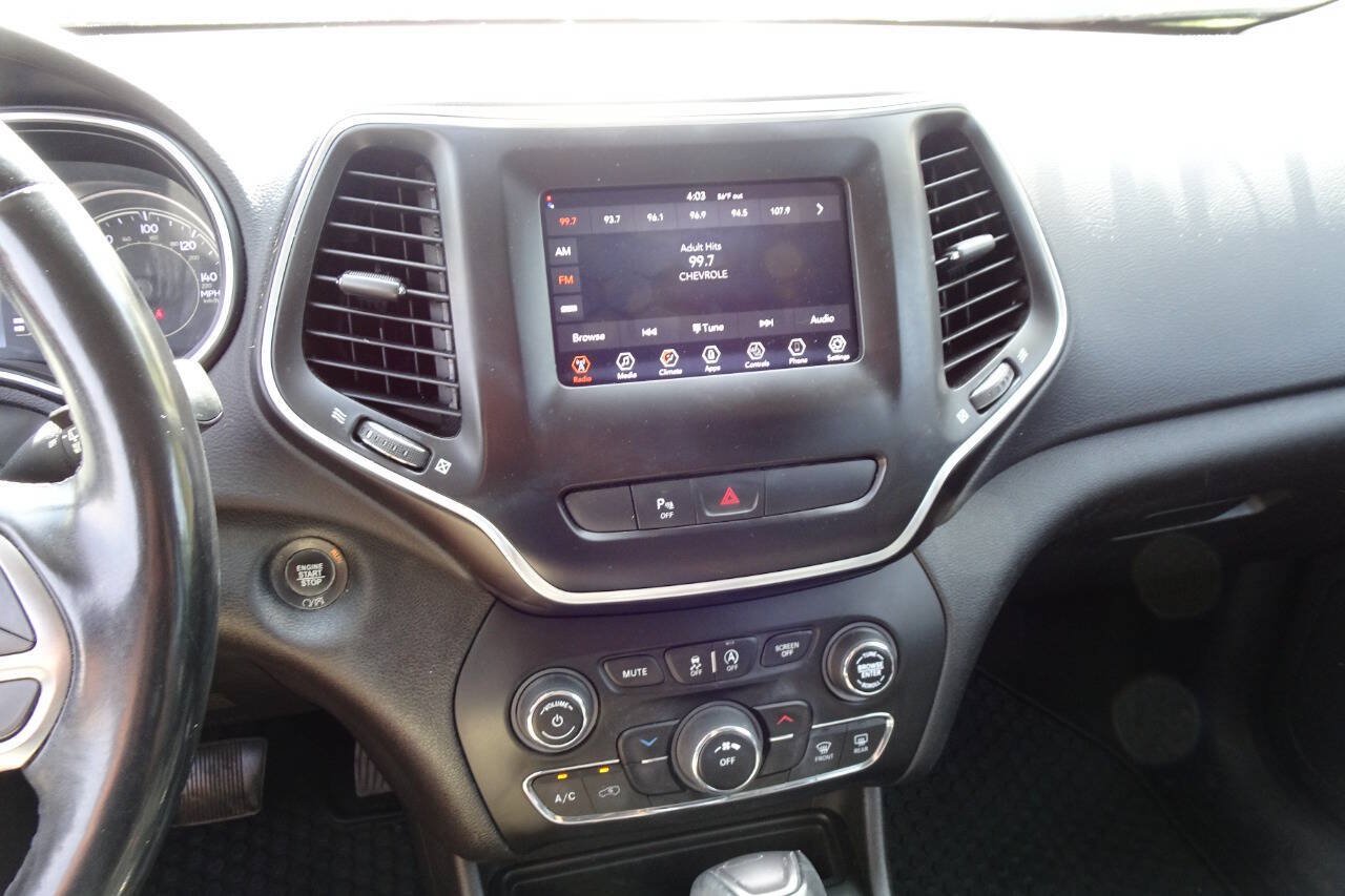 Used 2020 Jeep Cherokee Latitude Plus w/ Cold Weather Group AWD/4WD image 18